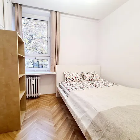 Apartment Peaceful 3-room Flat By The Old Town *