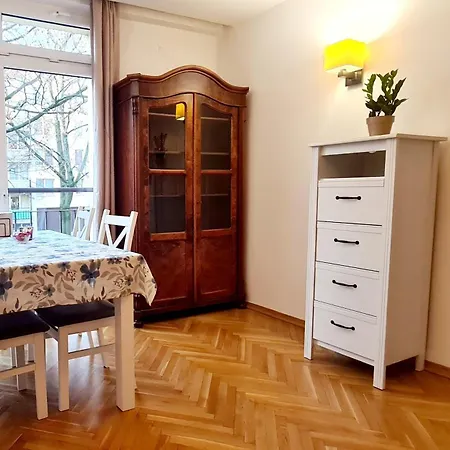 Peaceful 3-room Flat By The Old Town *