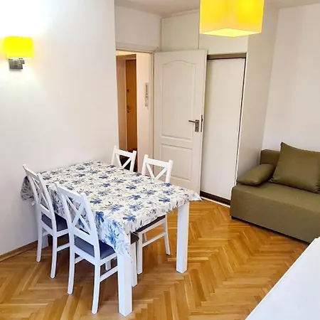 Peaceful 3-room Flat By The Old Town Apartment *