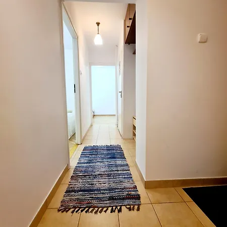 Peaceful 3-room Flat By The Old Town