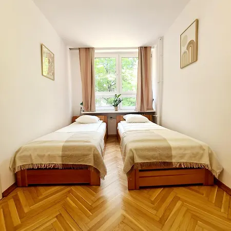 Apartament Peaceful 3-room Flat By The Old Town *