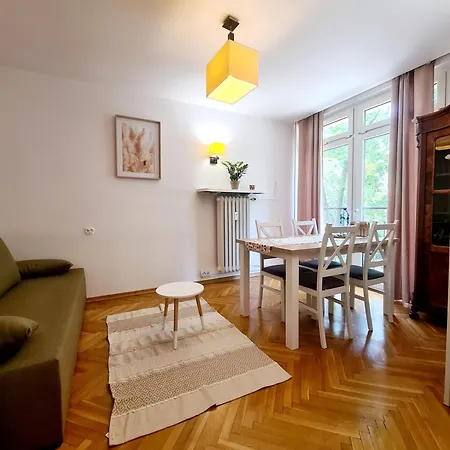 Peaceful 3-room Flat By The Old Town *
